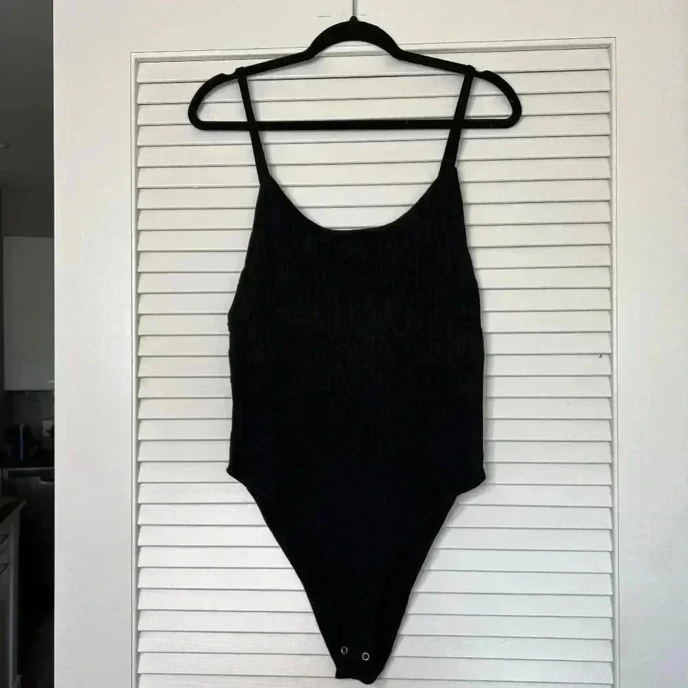 ✨Free with any Purchase✨ Black Forever 21 Body Suit